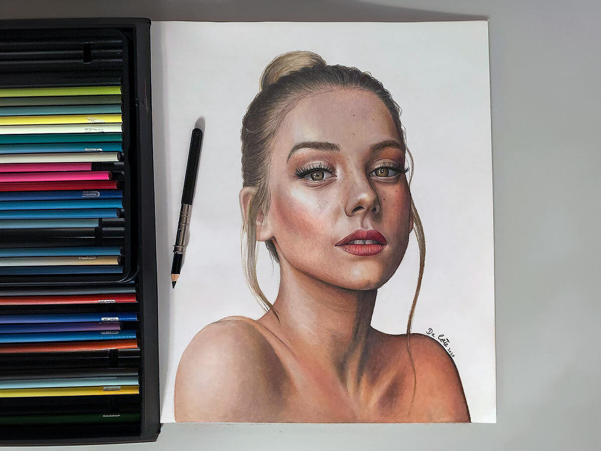 Realistic colored pencil portrait of Esther Exposito drawn by Juan Da Corte